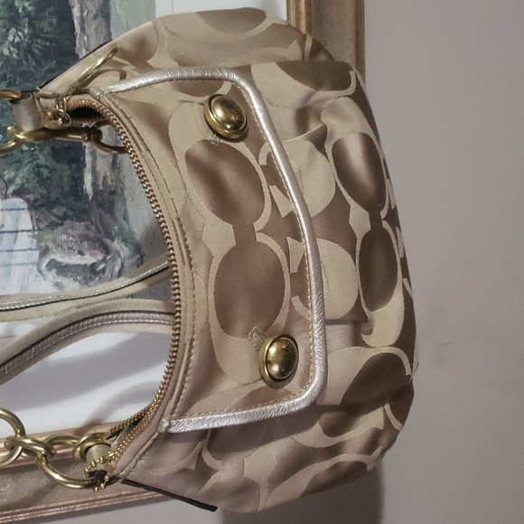 Coach crossbody/ should pursue - Picture 5 of 12